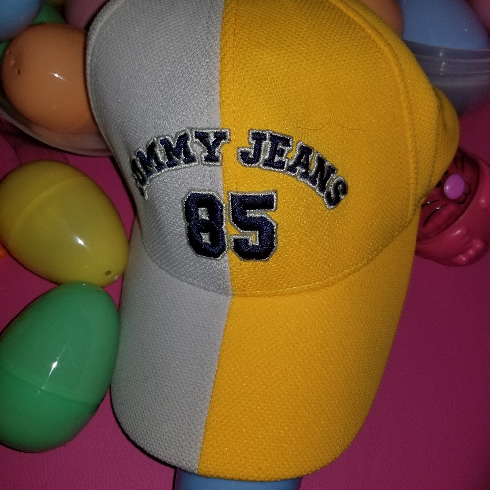 Tommy Hilfiger Cap - Picture 2 of 3